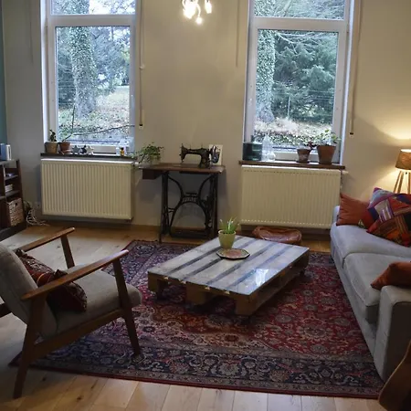 Privee Dans Une Jolie Maison Proche De La Gare Homestay